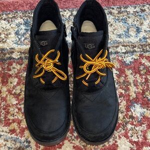 UGG Boys Bradley Leather Boots size 6